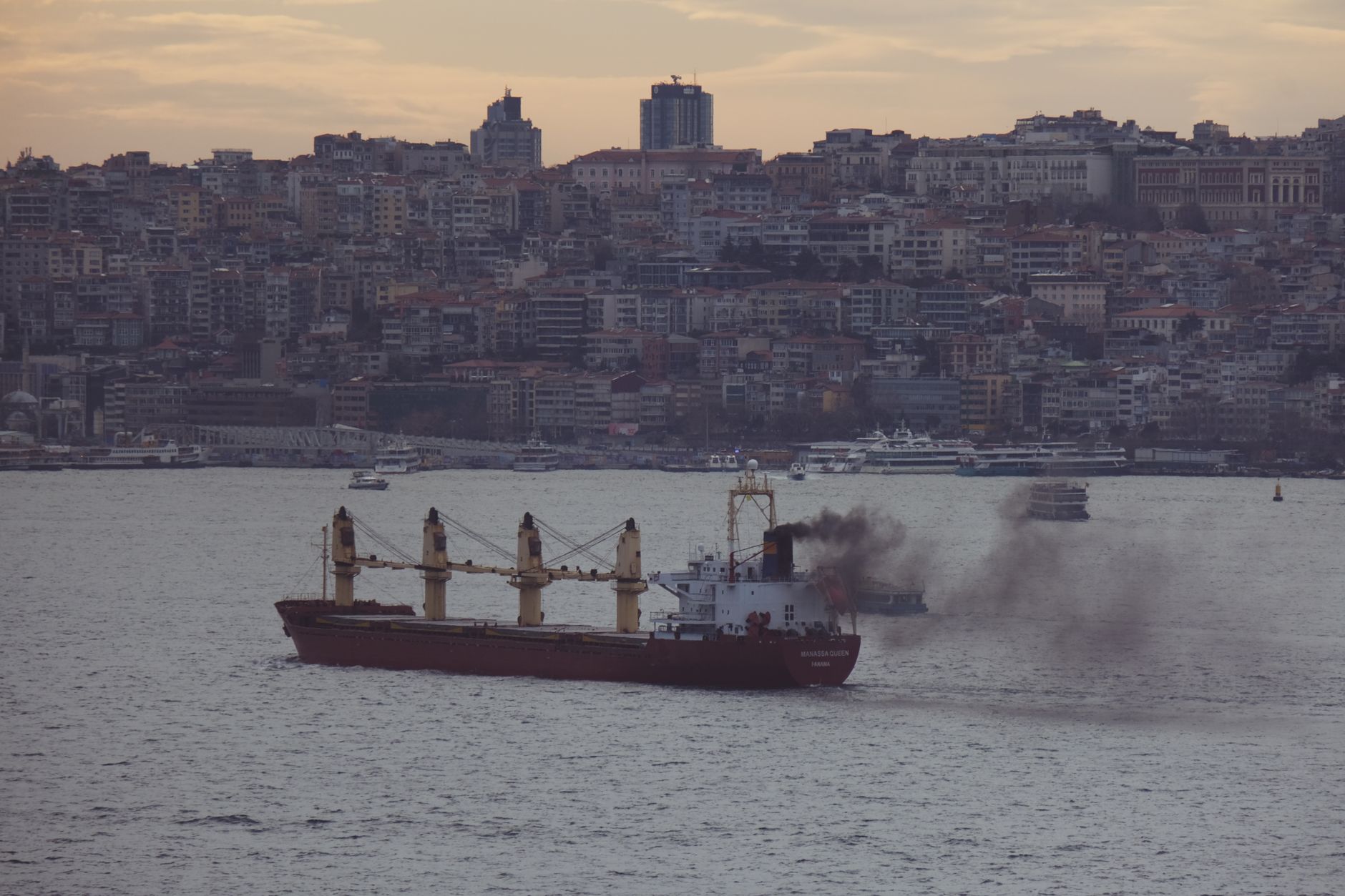 Alertă maritimă în zona Deltei Dunării: Incendiu la bordul navei Yara J, sub pavilionul Insulelor Comore