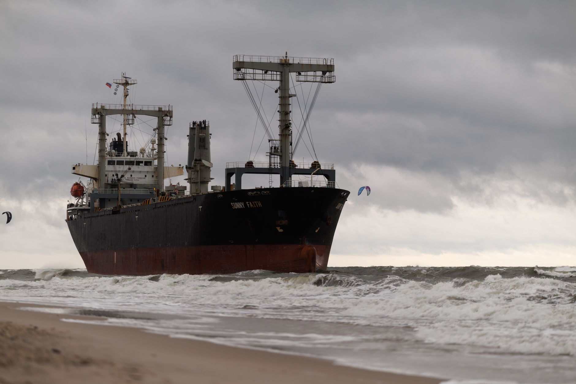 Incident militar în Marea Neagră: o navă transportoare de cărbune a fost lovită de drone lângă Sulina