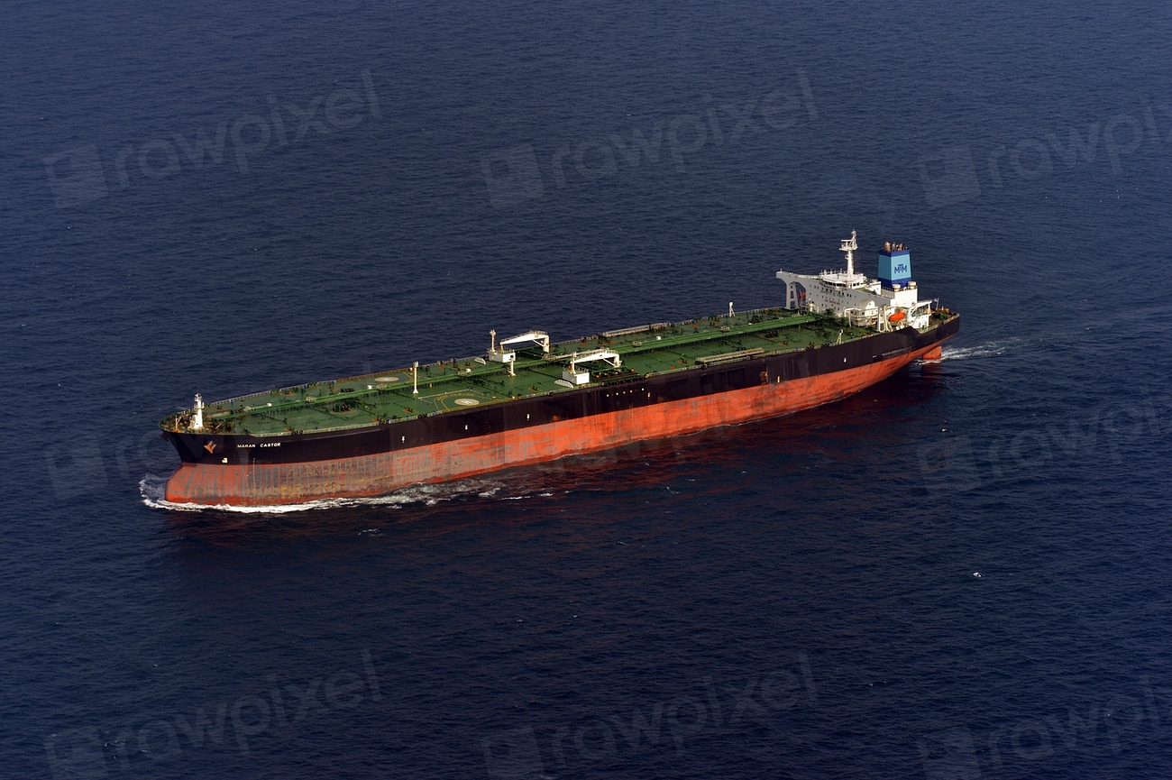 Alertă în Marea Neagră: Petrolier lovit de drone în apropierea Sulinei