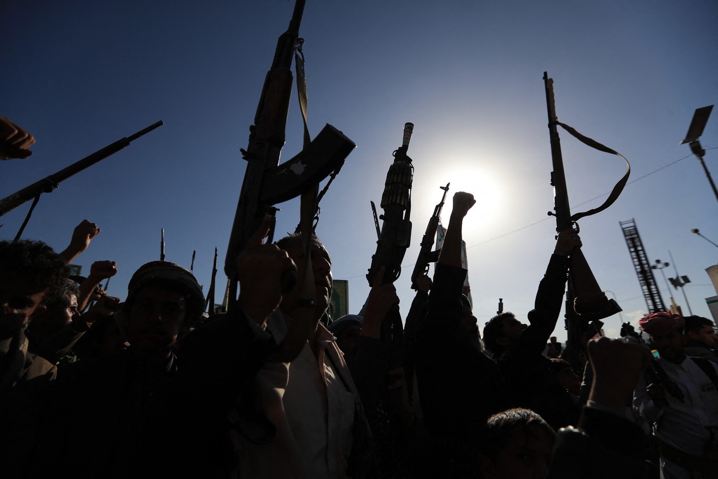 Atac Houthi asupra sediului guvernului yemenit din Aden: Palatul prezidențial a fost ținta unor rachete