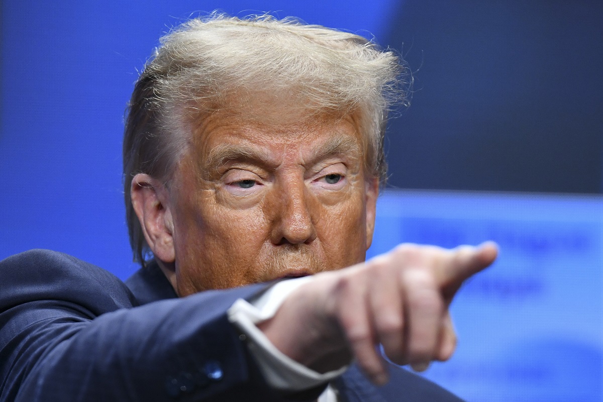 Donald Trump critică atacurile Ucrainei asupra rafinăriilor rusești și îl atacă pe Volodimir Zelenski