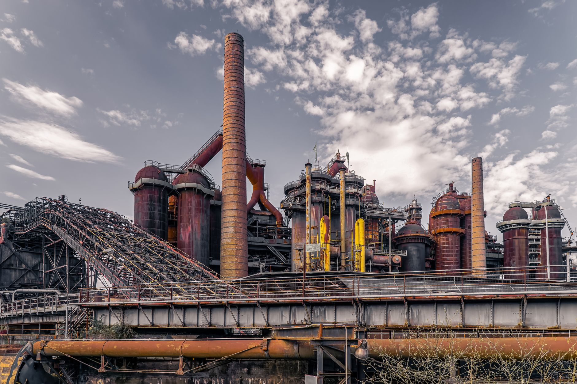 Ministerul rus al Apărării anunță atacuri asupra unor combinate siderurgice și unor instalații energetice din Ucraina