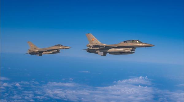 Avioane F-16 ale României au interceptat și doborât două drone deasupra apelor teritoriale