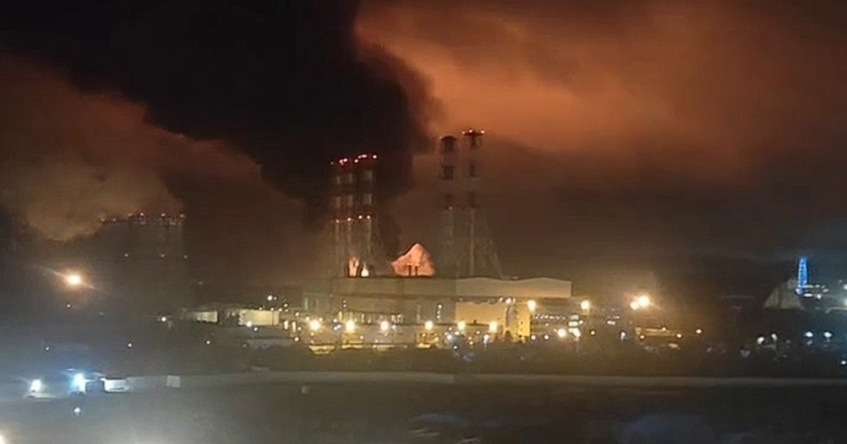 Atac masiv cu drone asupra Sankt Petersburg: incendiu la terminalul petrolier și afectarea infrastructurii