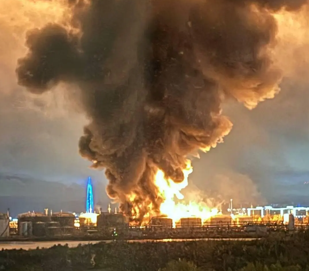 Atac masiv cu drone asupra Sankt Petersburg: terminal petrolier și centru de date vizate