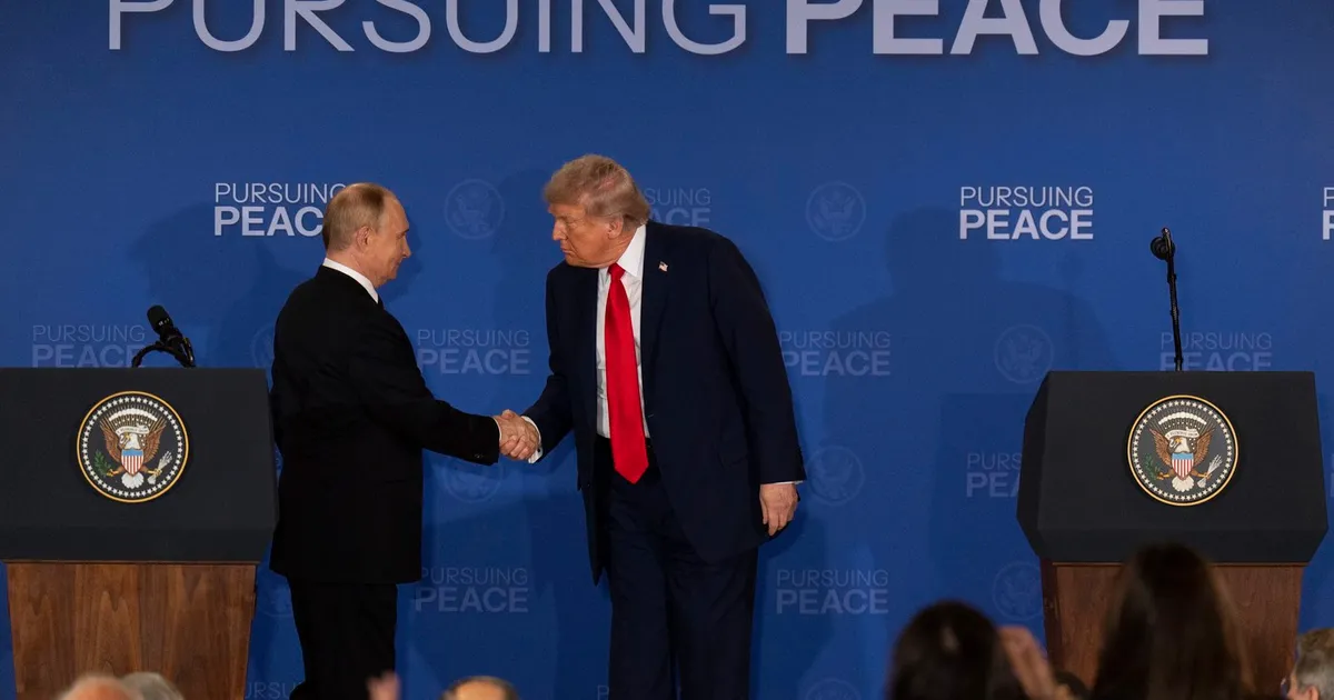 Zelenski avertizează că suspendarea sancțiunilor de către Trump este o recompensă pentru Putin
