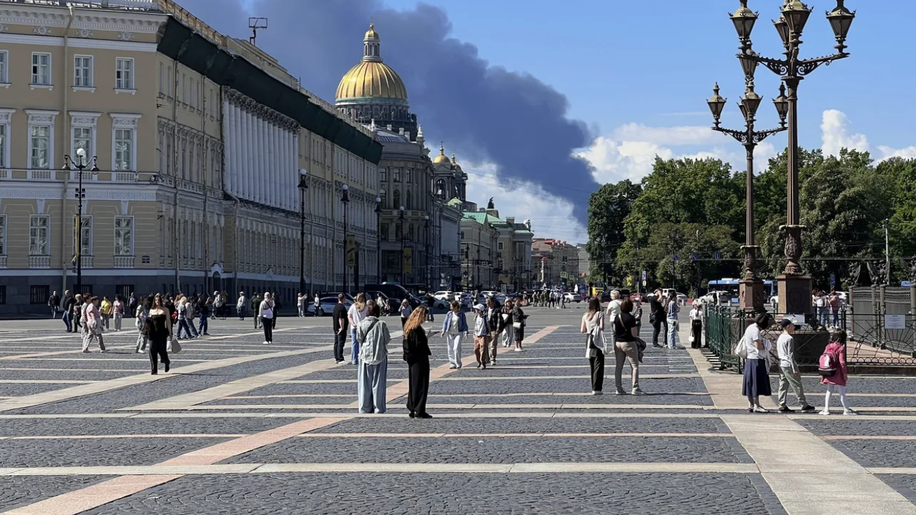 Atac masiv cu drone asupra terminalului petrolier din Sankt Petersburg și infrastructurii critice