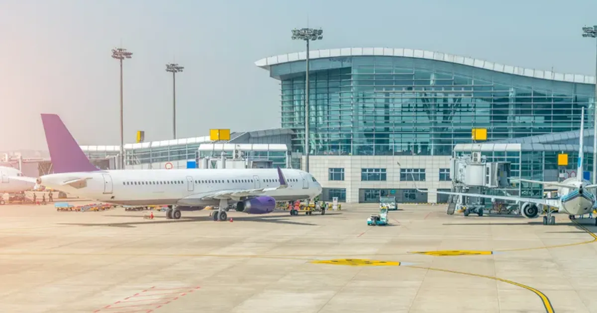 Aeroporturi din estul Poloniei au fost închise ca măsură de securitate după atacurile rusești asupra Ucrainei