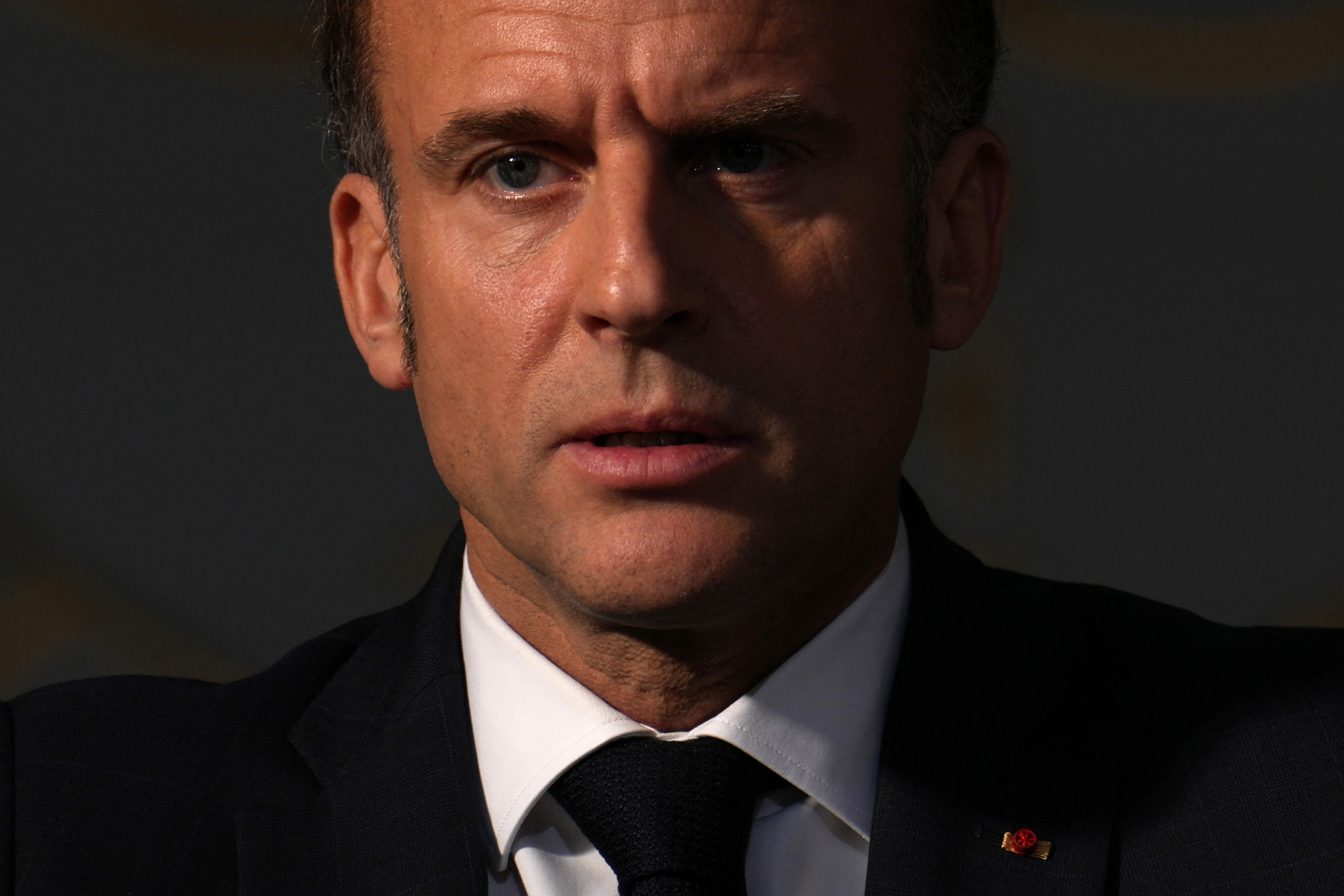 Emmanuel Macron convoacă liderii partidelor pentru gestionarea crizelor din Ucraina și Orientul Mijlociu
