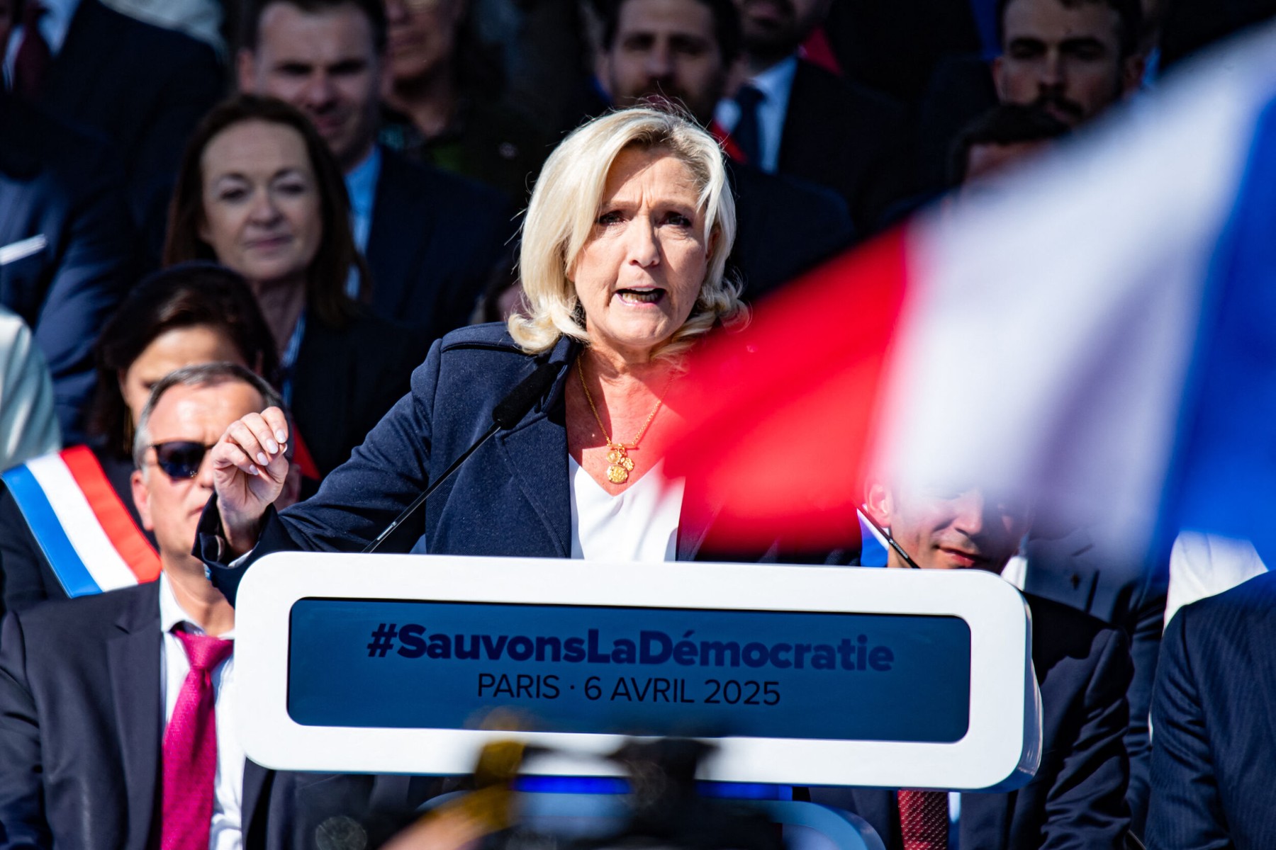 Marine Le Pen avertizează că Franța nu mai poate susține financiar Ucraina în același ritm