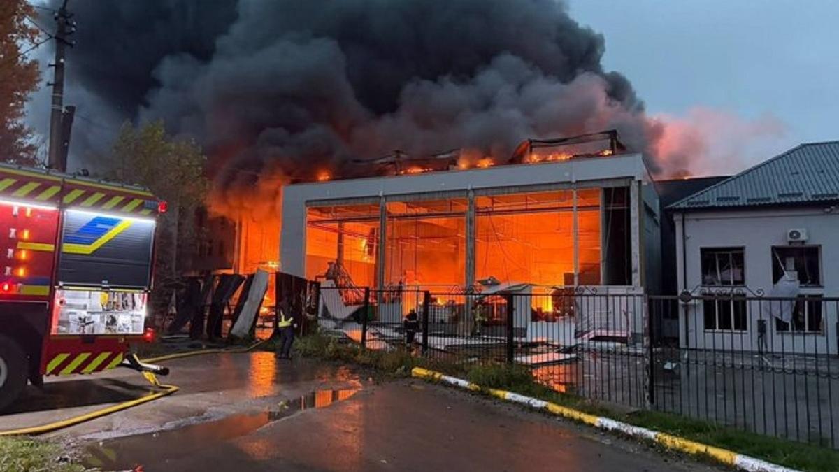 Atacuri cu rachete balistice rusești asupra Kievului: o victimă decedată și infrastructură de transport avariată
