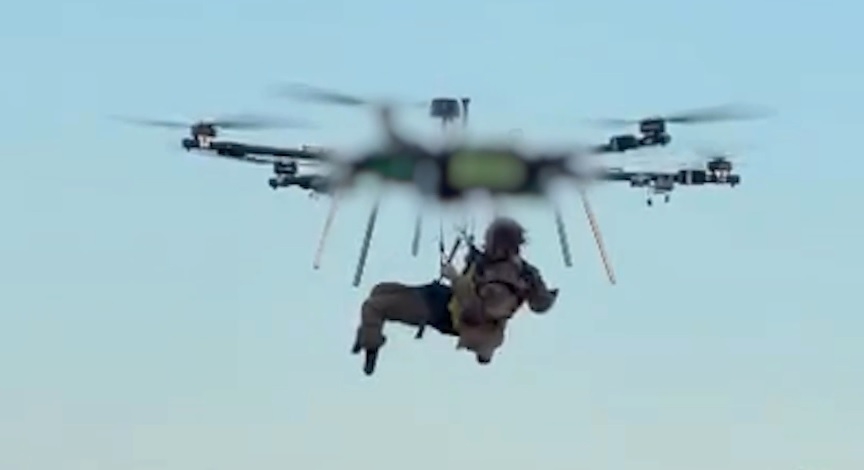 Primă de evacuare medicală cu dronă aeriană de pe câmpul de luptă din Ucraina
