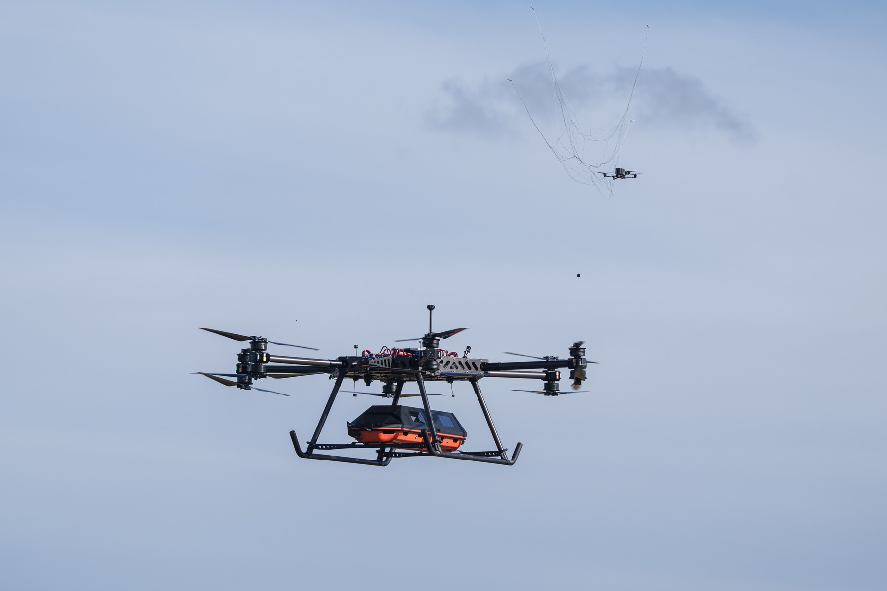 Primă evacuare medicală cu dronă aeriană de pe frontul din Ucraina: Soldat salvat din zona minată