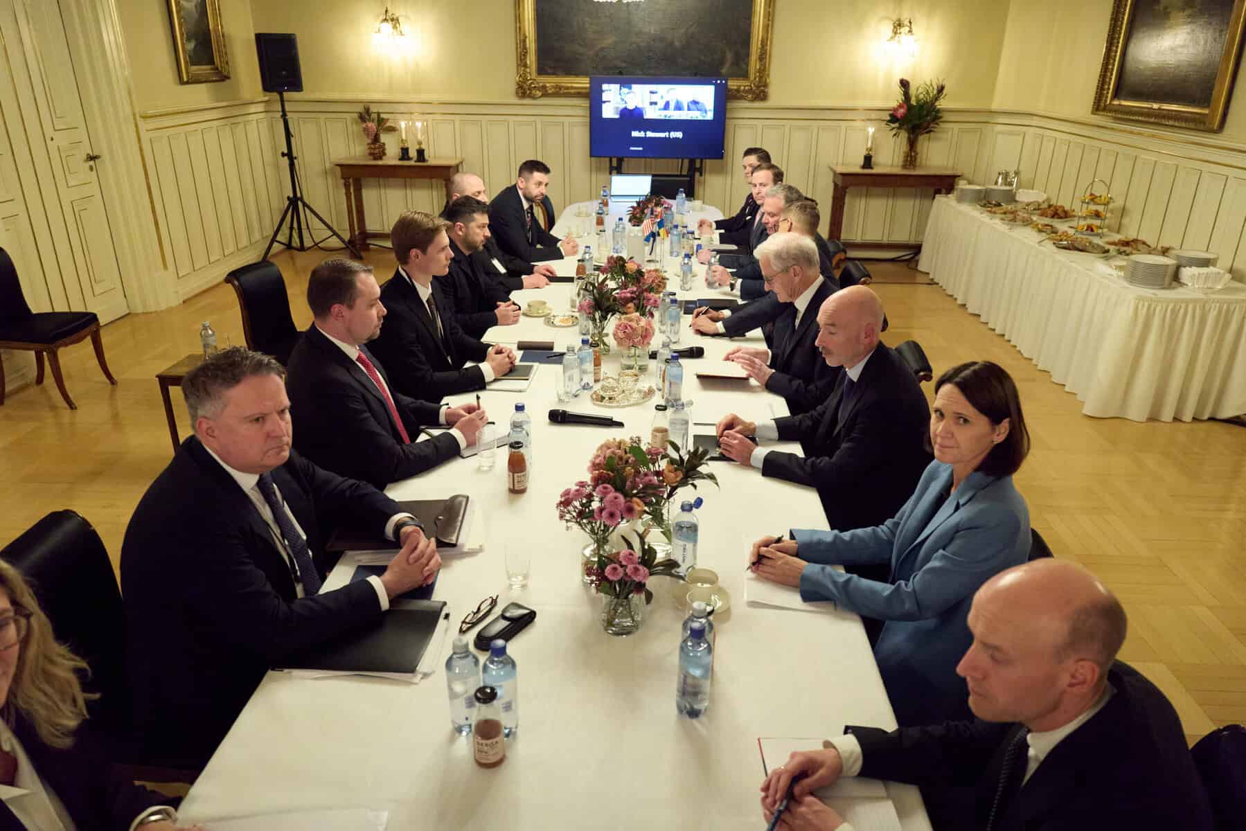 Diplomație intensă la Oslo: Zelenski și europenii coordonează propunerile de pace pentru emisarul lui Trump