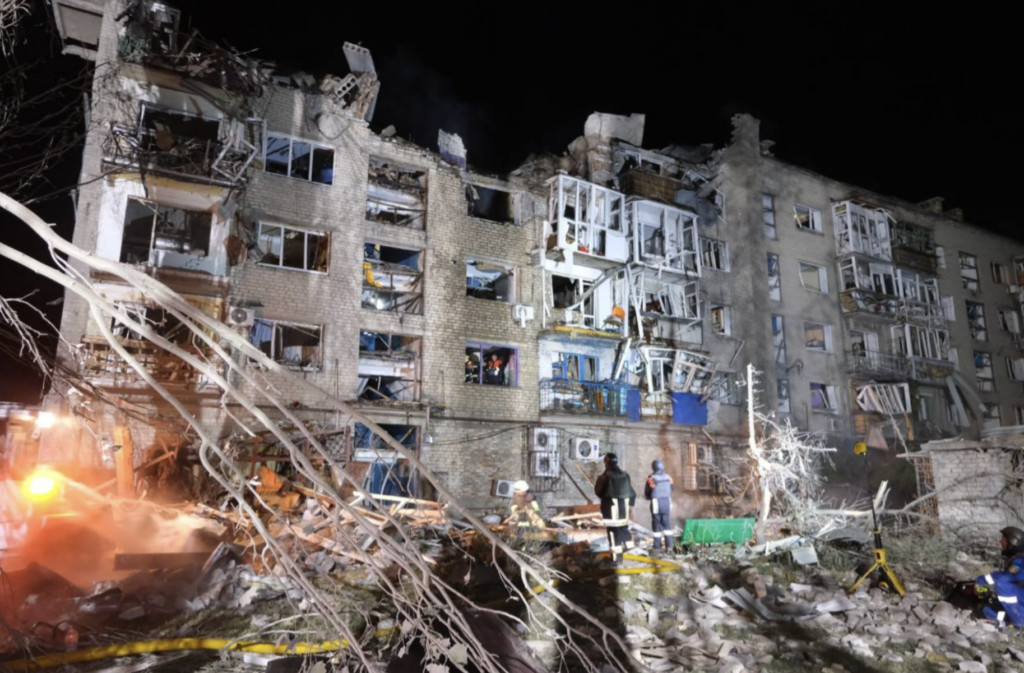 Bombardamente rusești masive asupra infrastructurii și zonelor civile din Ucraina