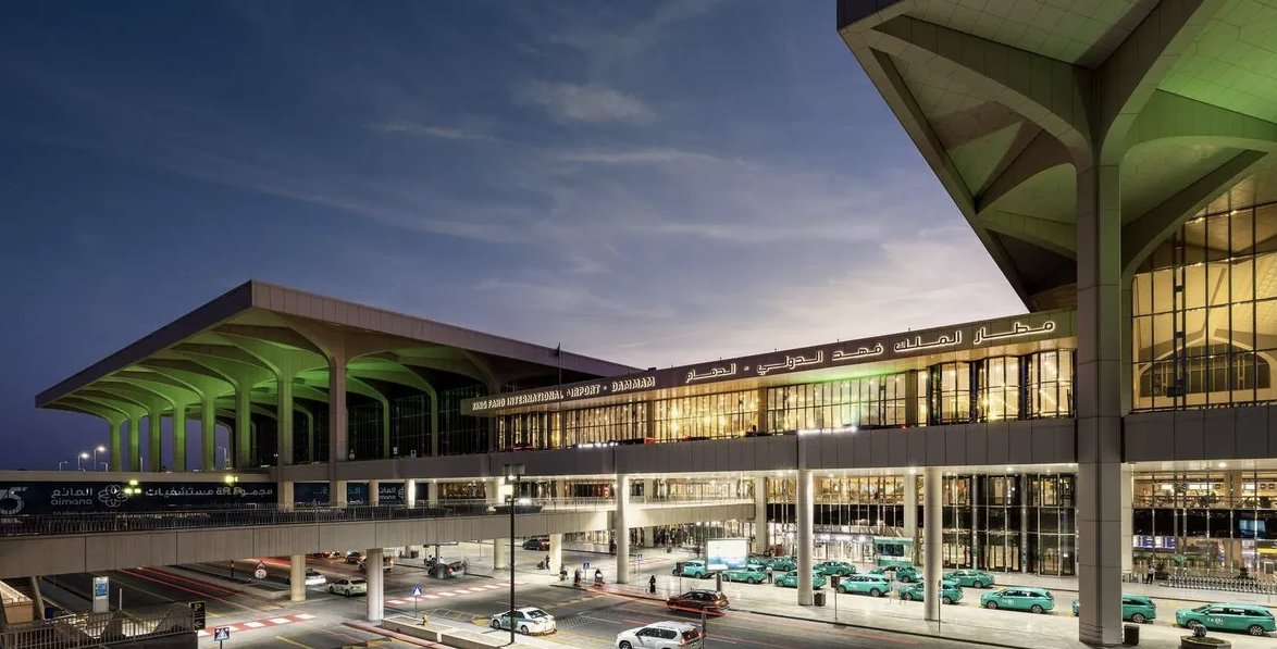 Atac asupra Aeroportului Internațional Regele Fahd din Dammam: un mort și opt răniți