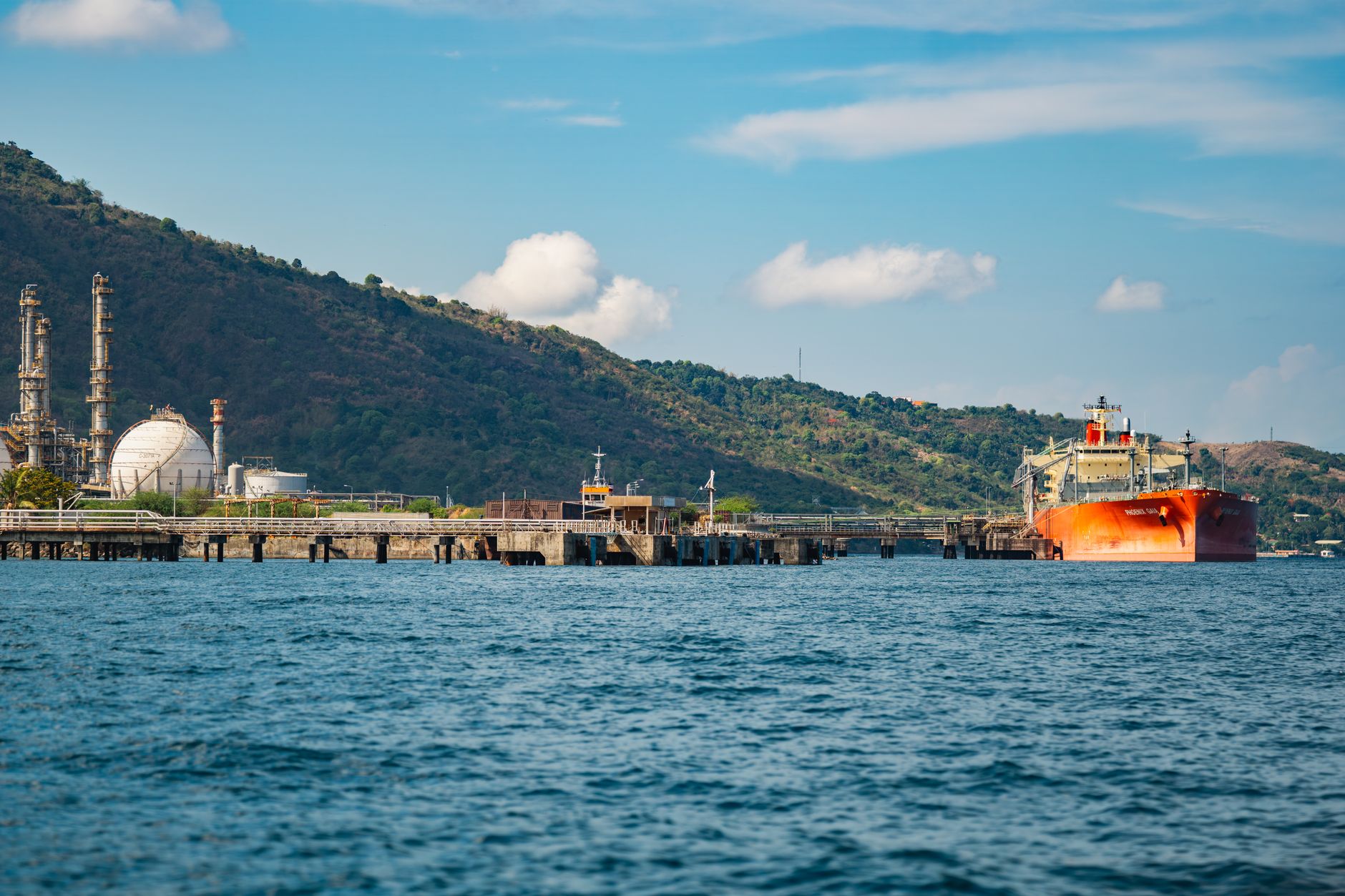 Escaladare în Strâmtoarea Ormuz: șapte petroliere au fost țintite sau au luat foc, conform IRGC