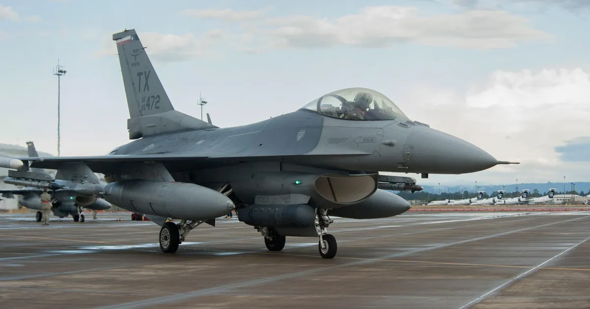 Lockheed Martin analizează dezvoltarea unei variante F-16 adaptate cerințelor de luptă din Ucraina