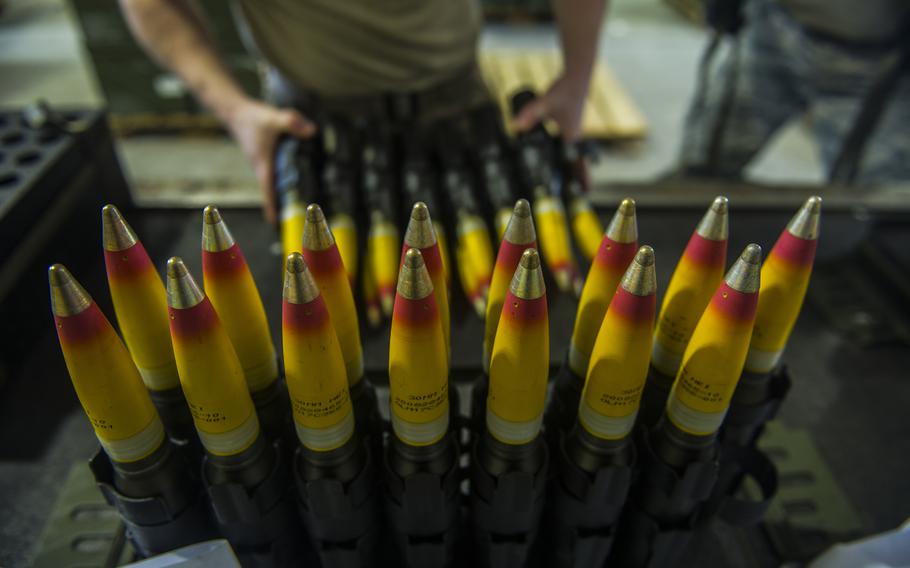 Marea Britanie relansează producția de armament de calibru mare după două decenii de pauză