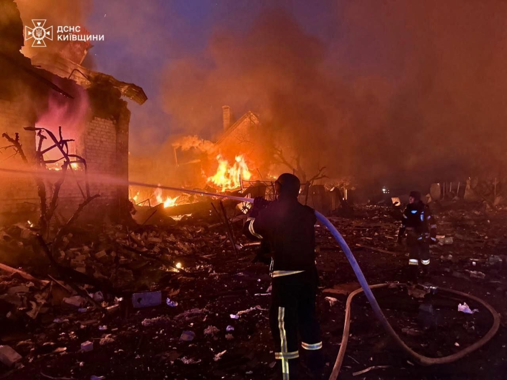 Atac masiv cu drone rusești asupra orașului Sumî: cartiere rezidențiale lovite și civili răniți