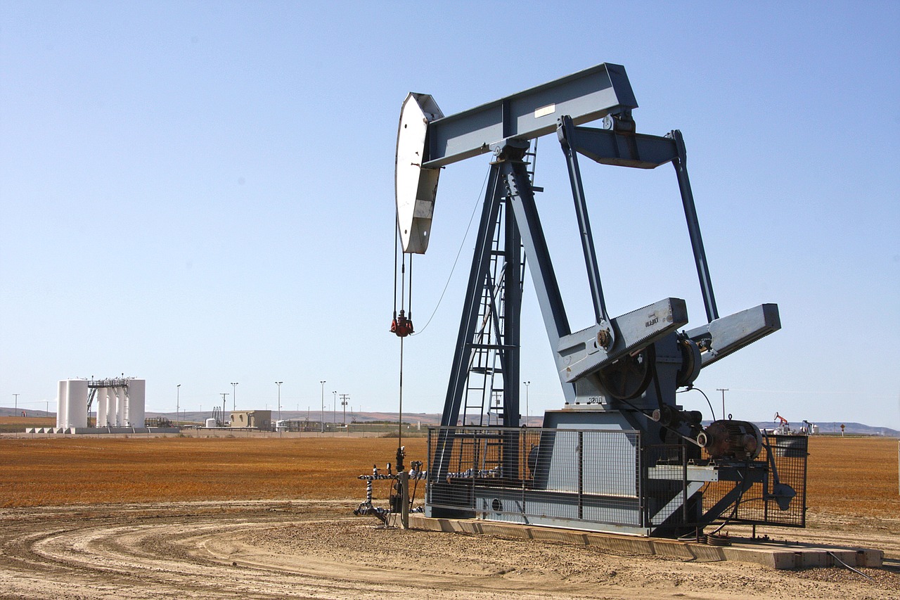 Tensiuni în Orientul Mijlociu: Petrolul Brent atinge maximul de cinci luni pe fondul riscului de război