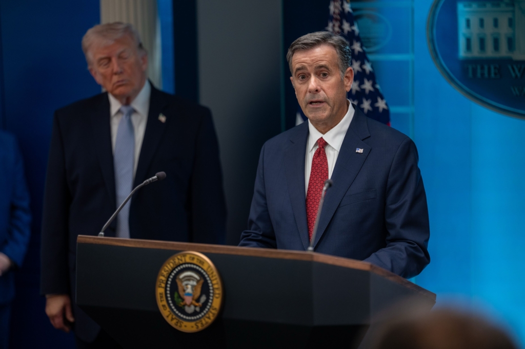 Dilema lui John Ratcliffe: între sprijinul militar pentru Ucraina și loialitatea față de Donald Trump