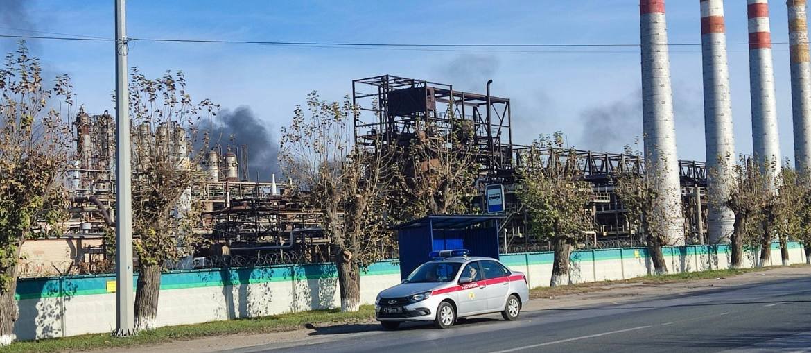 Atacuri masive cu drone și rachete asupra infrastructurii ruse: uzine petrochimice și de componente militare lovite
