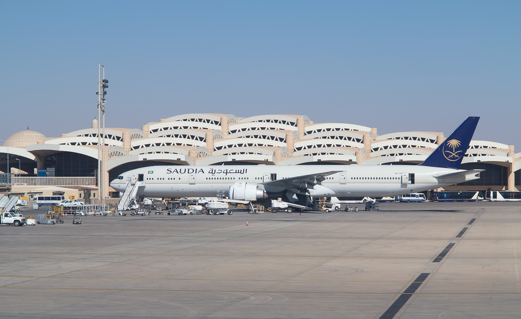 Explozii în Riad în contextul amenințărilor Houthi asupra aeroportului King Khalid