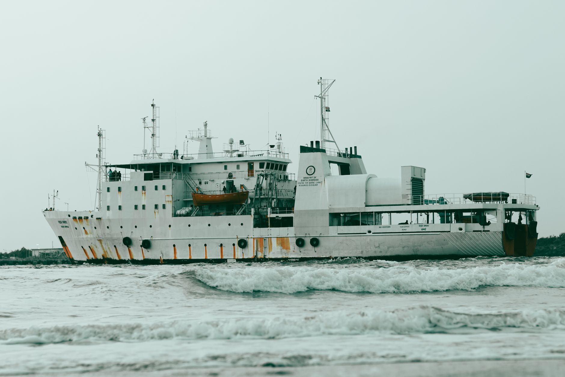 Rusia anunță lovirea unei nave de mărfuri în Marea Neagră și atacuri ucrainene în Belgorod