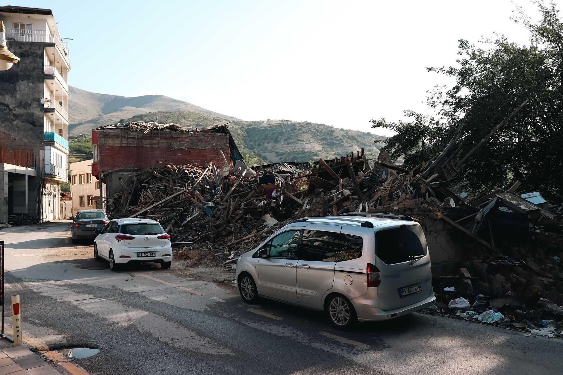 Atac cu rachete balistice rusești asupra Kievului: infrastructură distrusă și victime civile