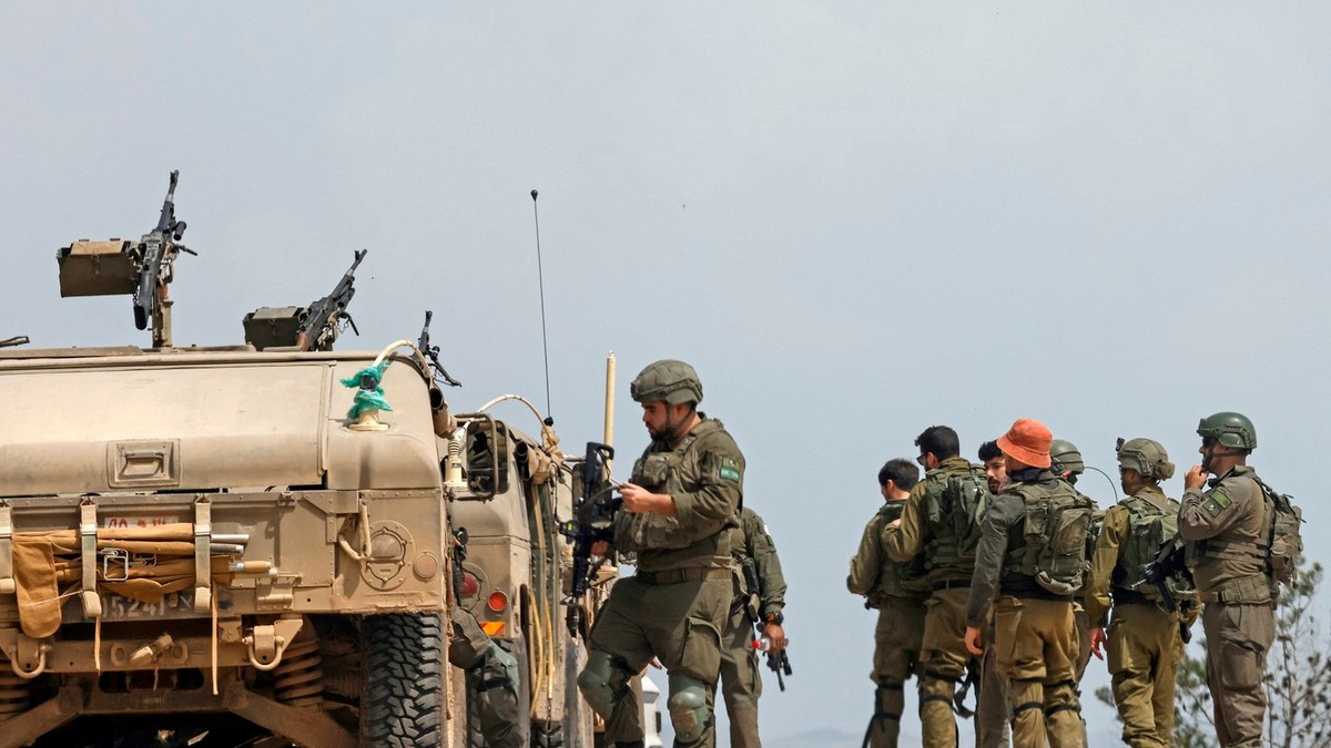 Soldat israelian filmat lovind repetat un deținut palestinian legat în sudul Cisiordaniei