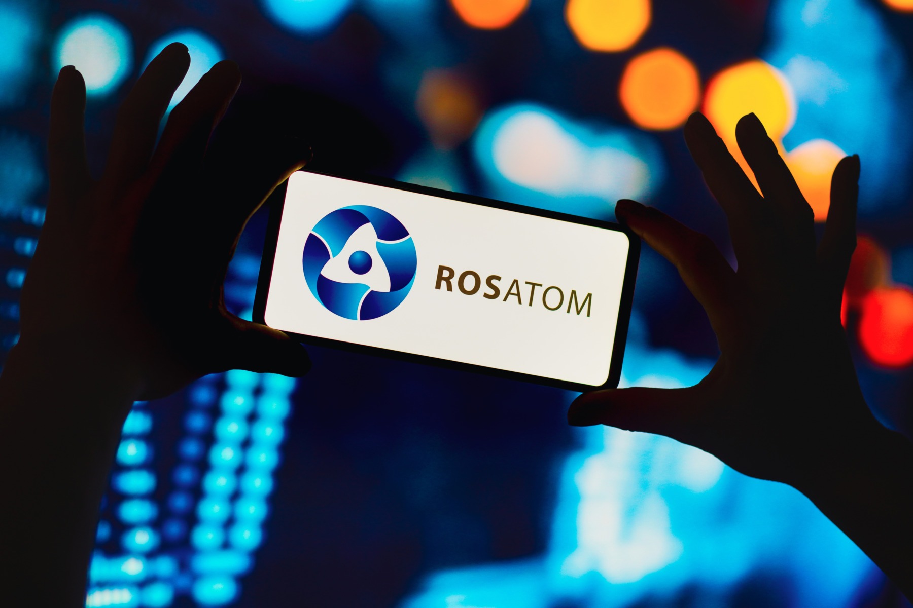 Rosatom negociază furnizarea de centrale nucleare plutitoare către patru state africane