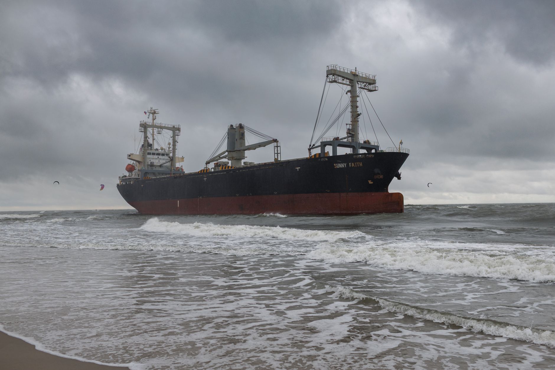 Escaladare periculoasă în Marea Neagră: Comisia Europeană reacționează după scufundarea navei Contship Jet
