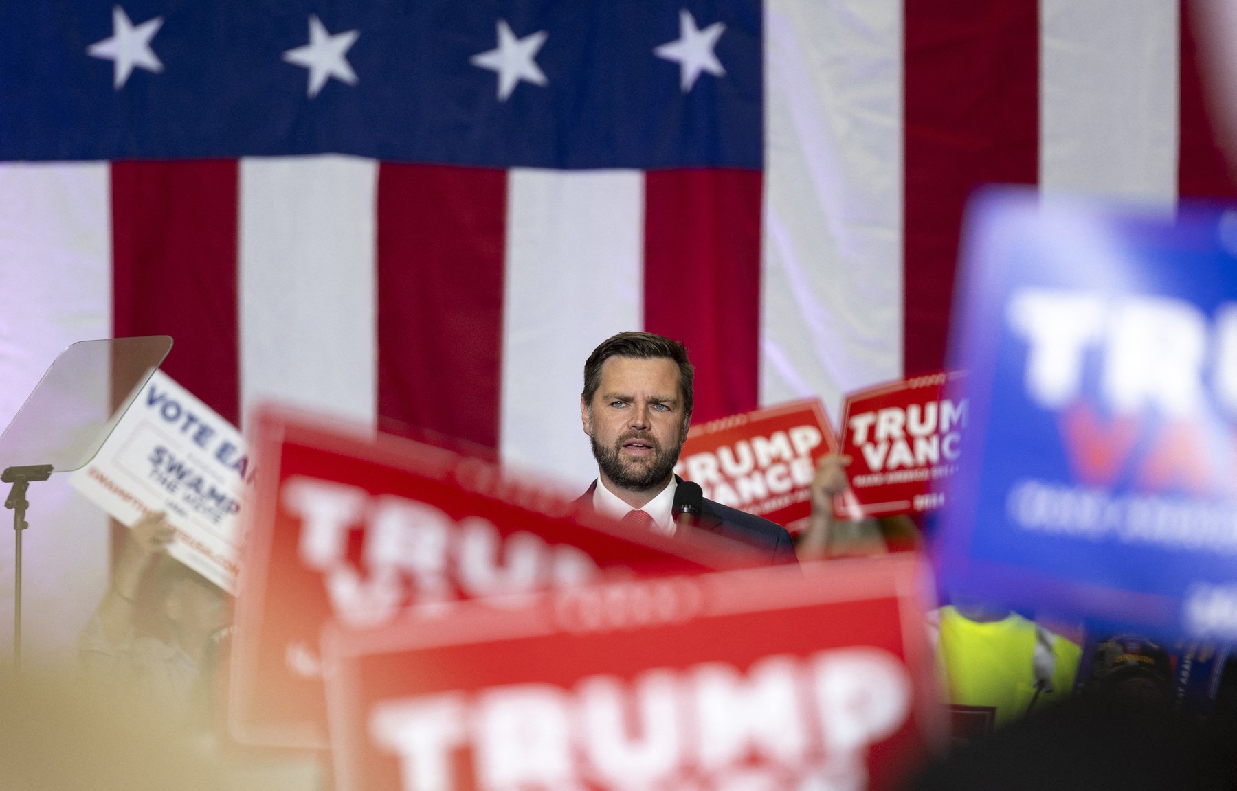 JD Vance inițiază demers diplomatic către Iran pentru a evita un atac militar american