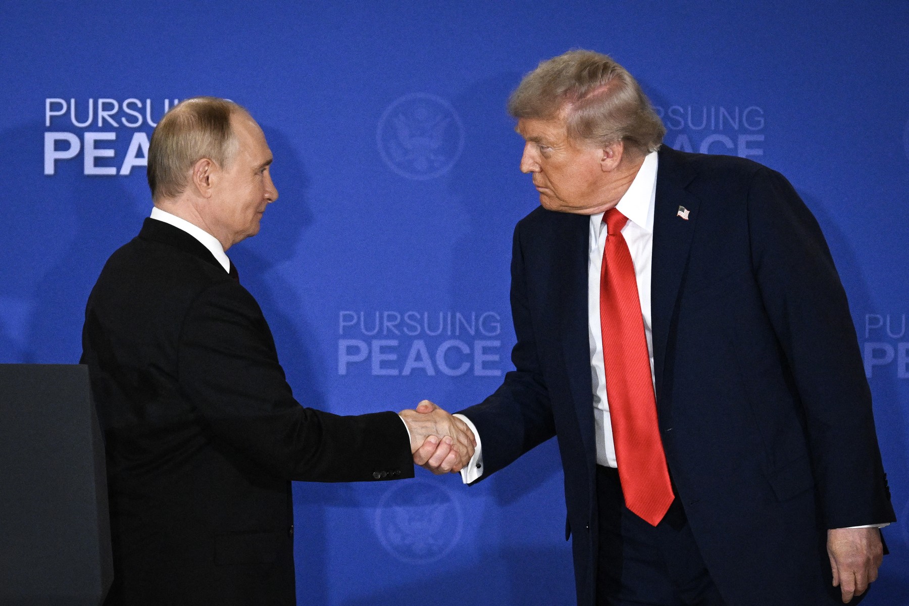 Ucraina suspendă atacurile asupra rafinăriilor rusești sub presiunea lui Trump