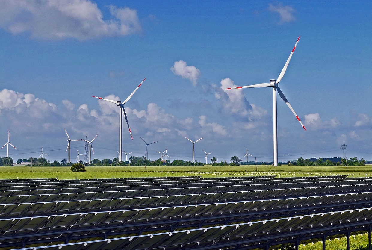 Conflictul cu Iranul accelerează adoptarea energiei regenerabile, dar eforturile rămân insuficiente