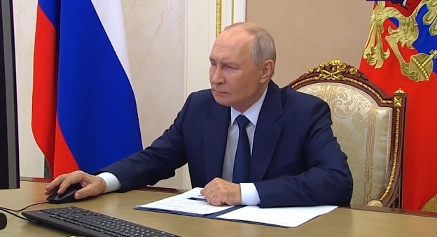 Vladimir Putin votează online de pe un calculator cu Windows neautorizat în timpul alegerilor pentru Duma de Stat