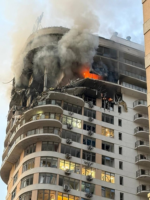Atac cu drone asupra unui bloc de apartamente din Odesa: peste 12 persoane rănite