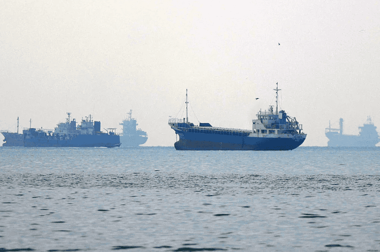 Arabia Saudită accelerează exporturile de petrol prin Strâmtoarea Ormuz, în contextul securității regionale
