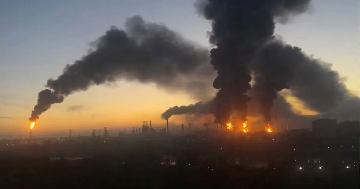 Industria petrolieră rusă sub asediu: Trump cere încetarea războiului după lovituri asupra rafinăriilor