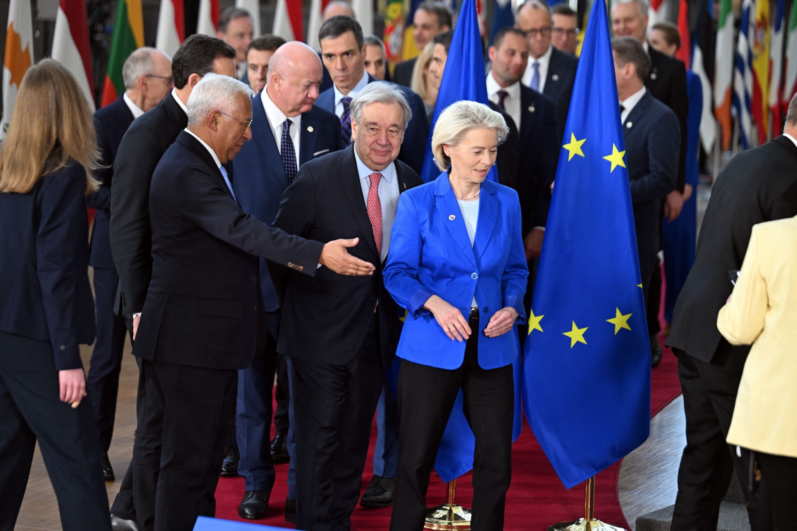 Europa se confruntă cu amenințări pe trei fronturi, în timp ce NATO și UE lack capacitatea de răspuns