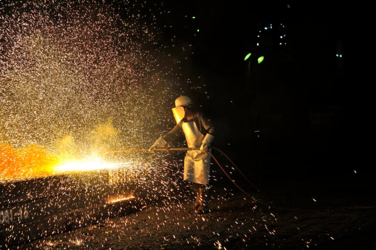 Industria siderurgică din Ucraina este paralizată de atacurile rusești, marile grupuri caută alternative în UE
