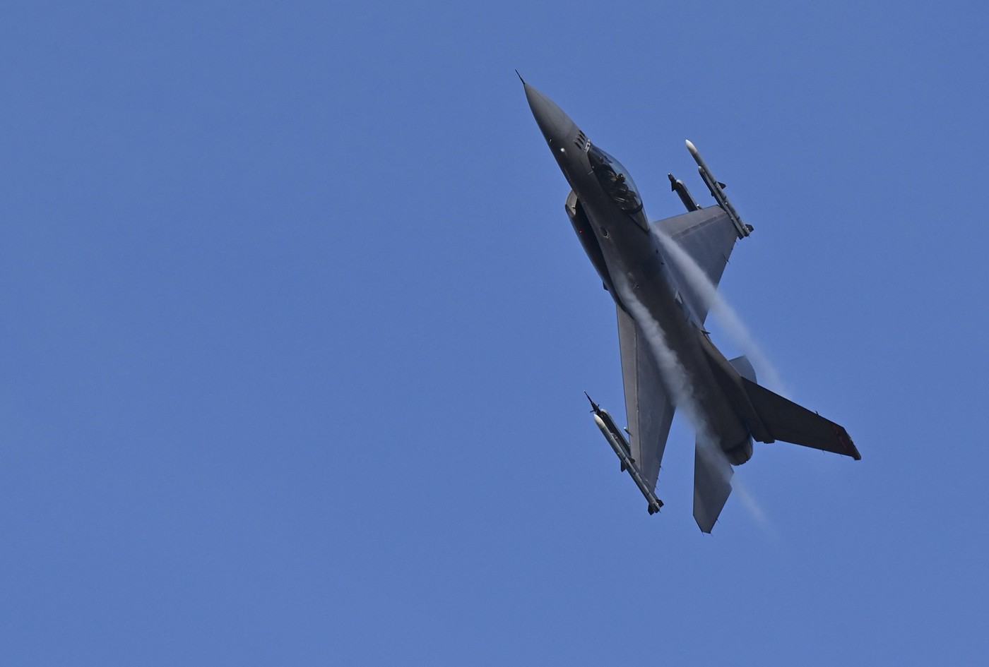 Avion de vânătoare F-16 Fighting Falcon s-a prăbușit pe o bază militară americană din Germania