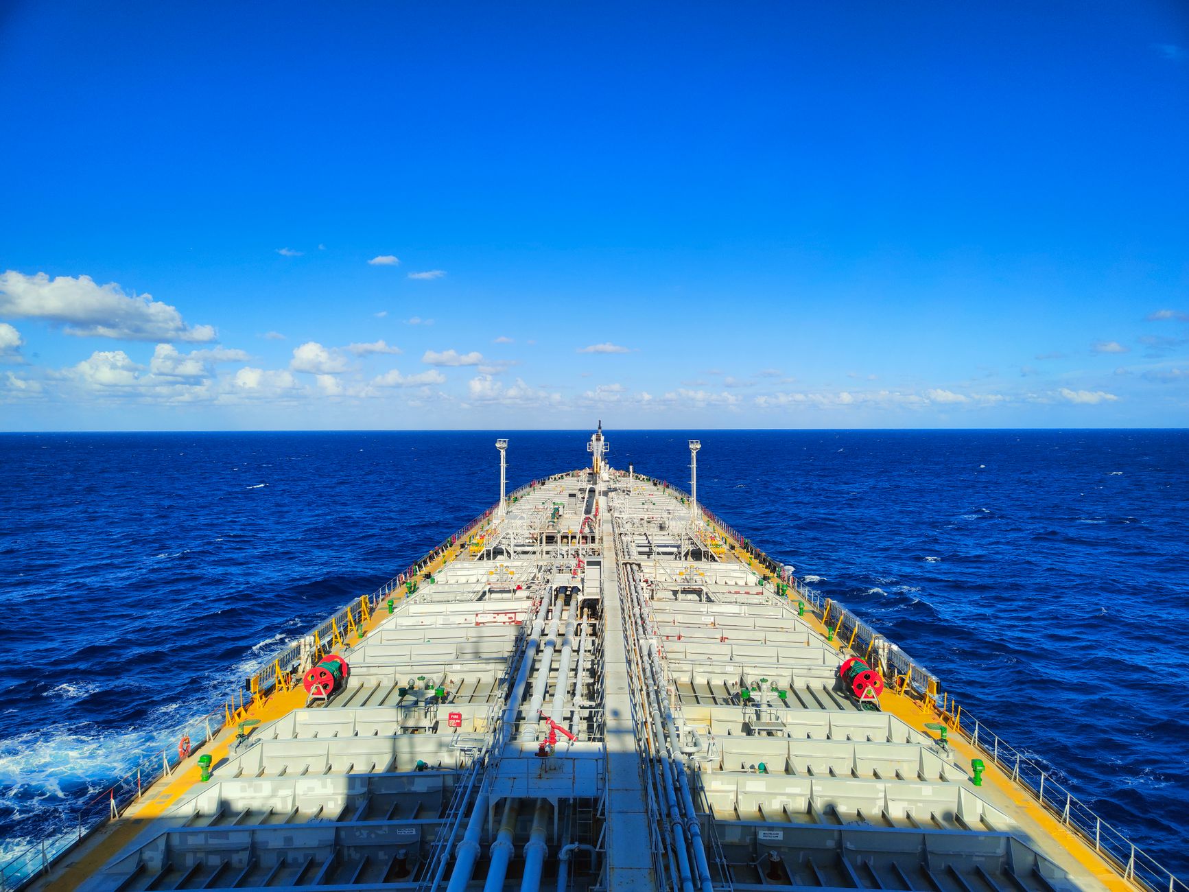 Escaladarea conflictului SUA-Iran amenință infrastructura energetică și prețul petrolului