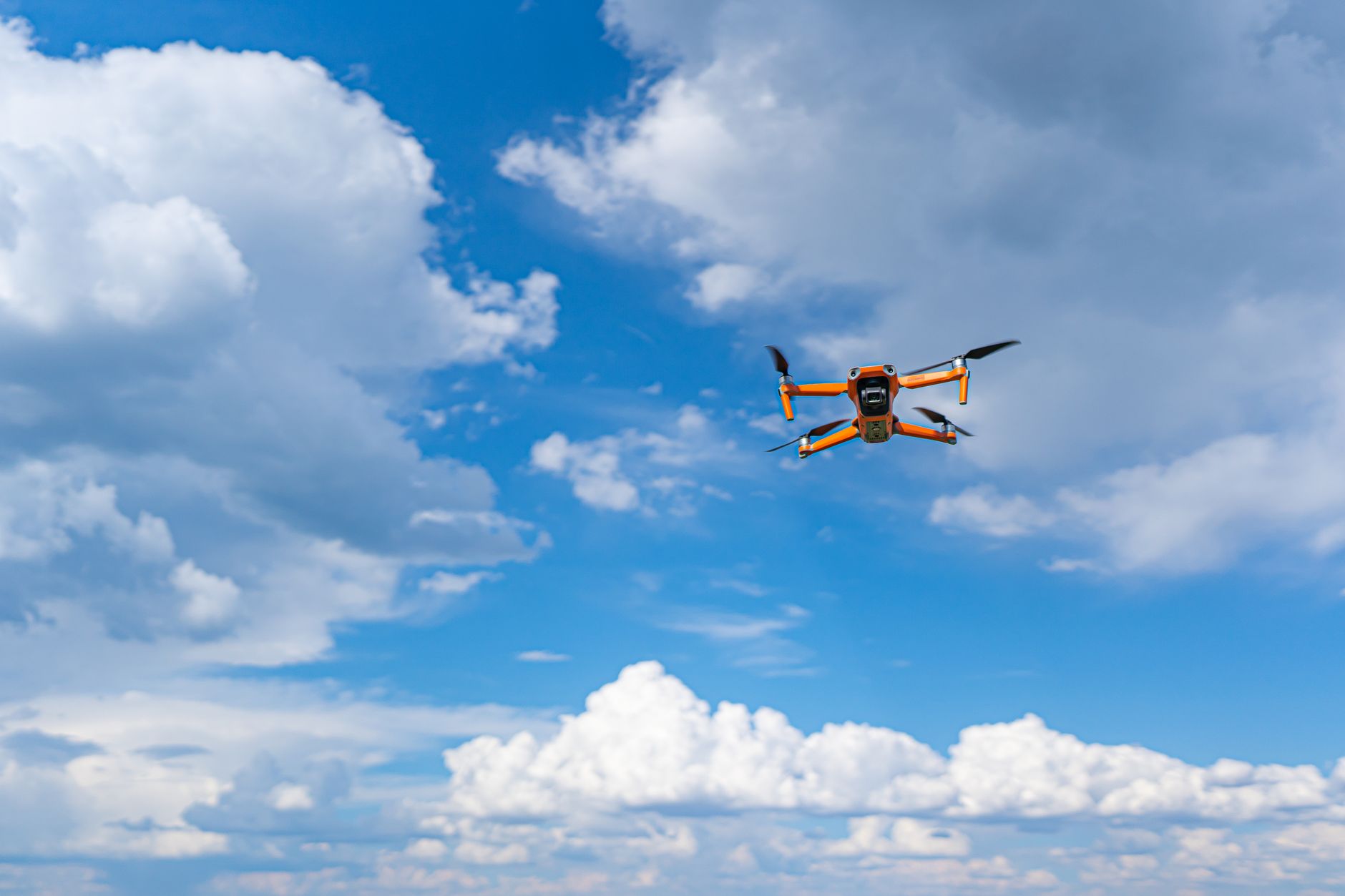 Drone neidentificate au încălcat spațiul aerian al Republicii Moldova în timpul atacurilor rusești