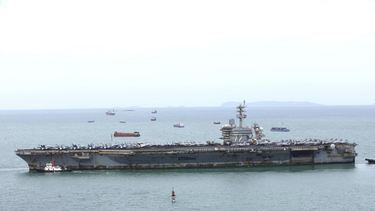 Criza umanitară de pe USS Abraham Lincoln: opt tentative de sinucidere în timpul războiului cu Iranul