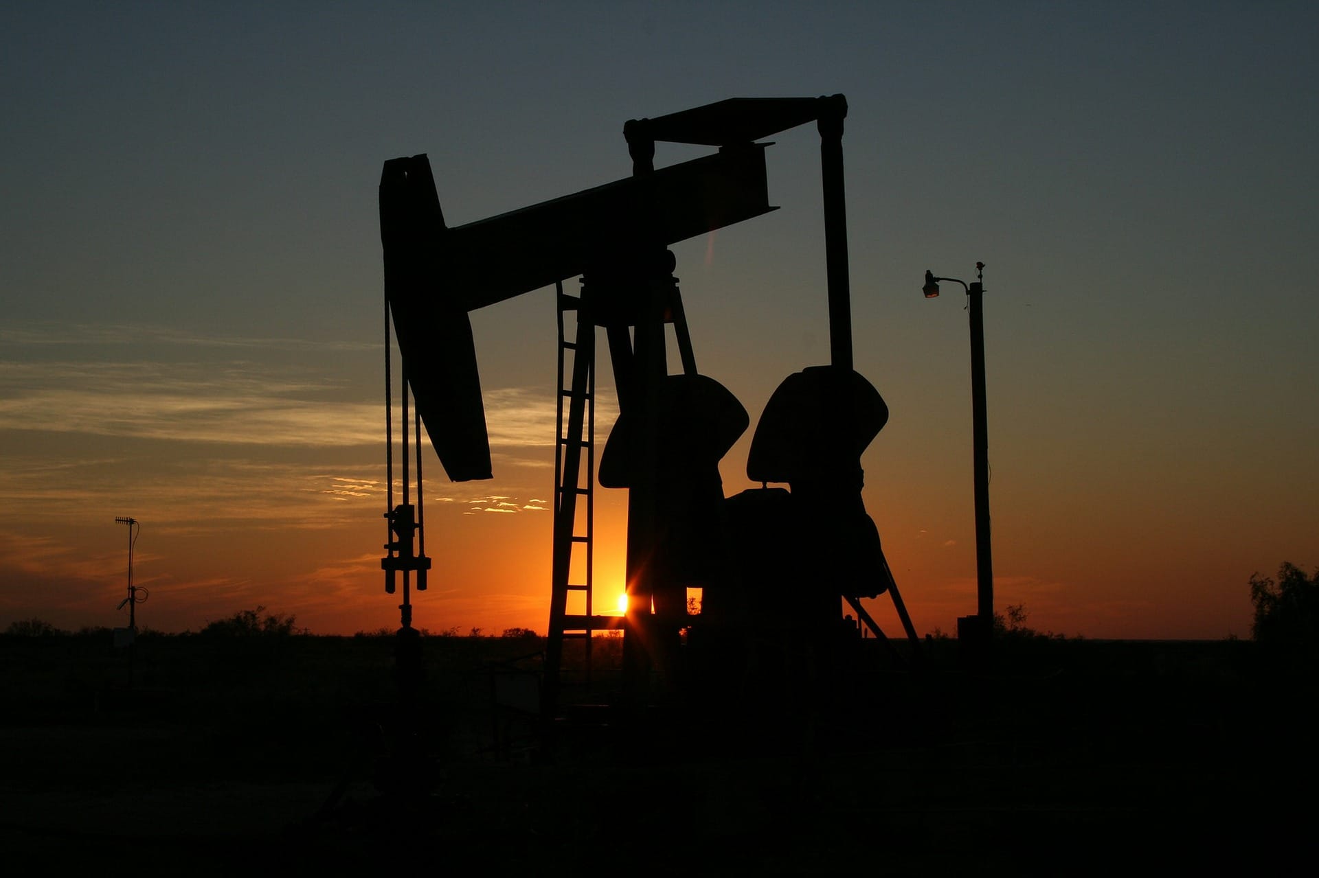 Epuizarea stocurilor de petrol din Arabia Saudită: funcționarea conductei est-vest este suspendată