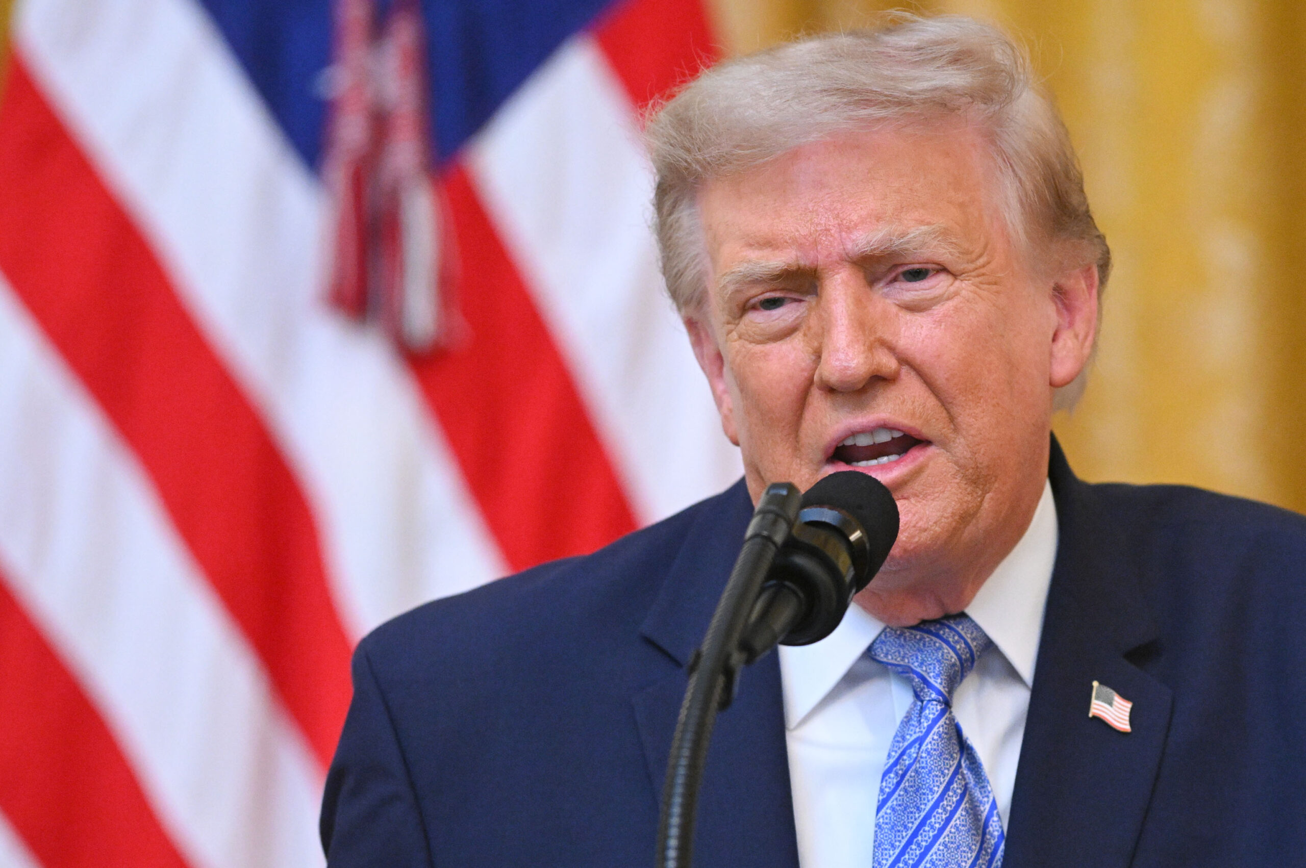 Donald Trump cere lui Volodimir Zelenski oprirea atacurilor asupra rafinăriilor de motorină din Rusia
