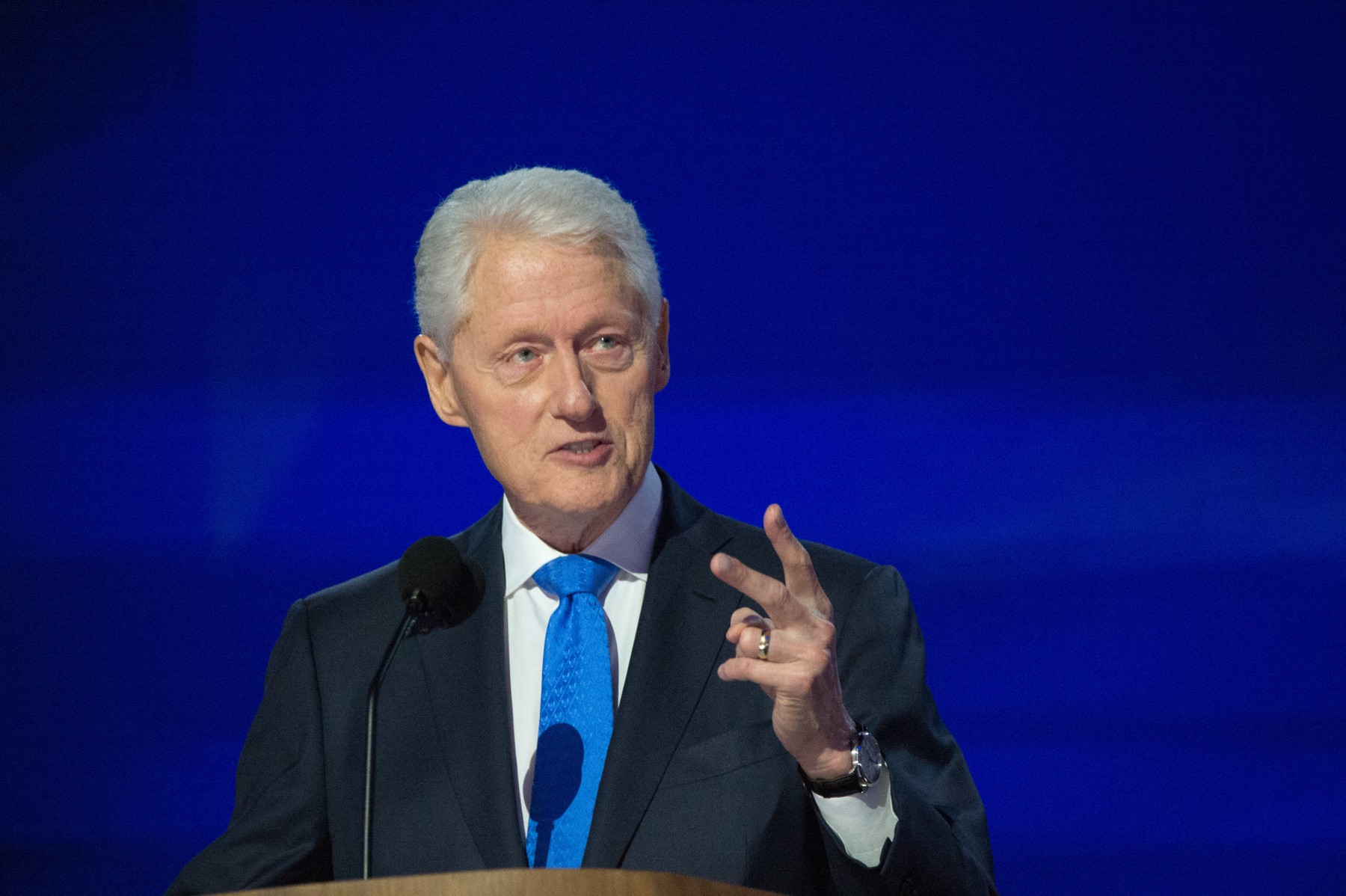 Bill Clinton dezvăluie că CIA a anulat o operațiune de eliminare a lui Osama bin Laden înainte de 11 septembrie