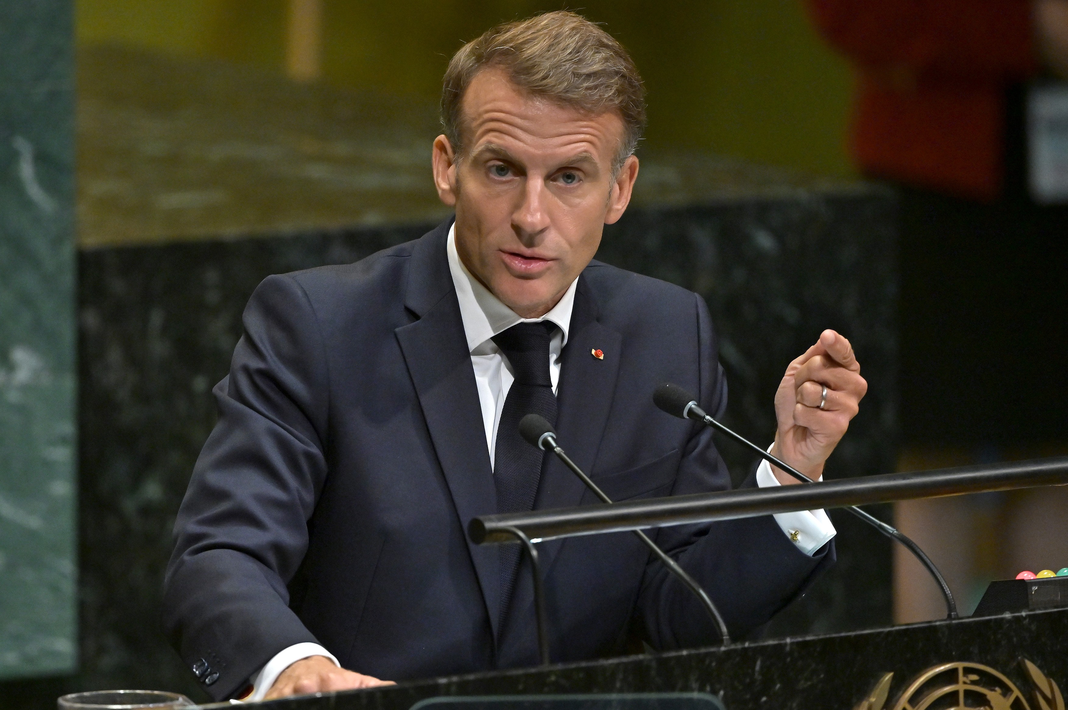 Emmanuel Macron avertizează că Franța ar putea fi ținta unui atac rus cu drone